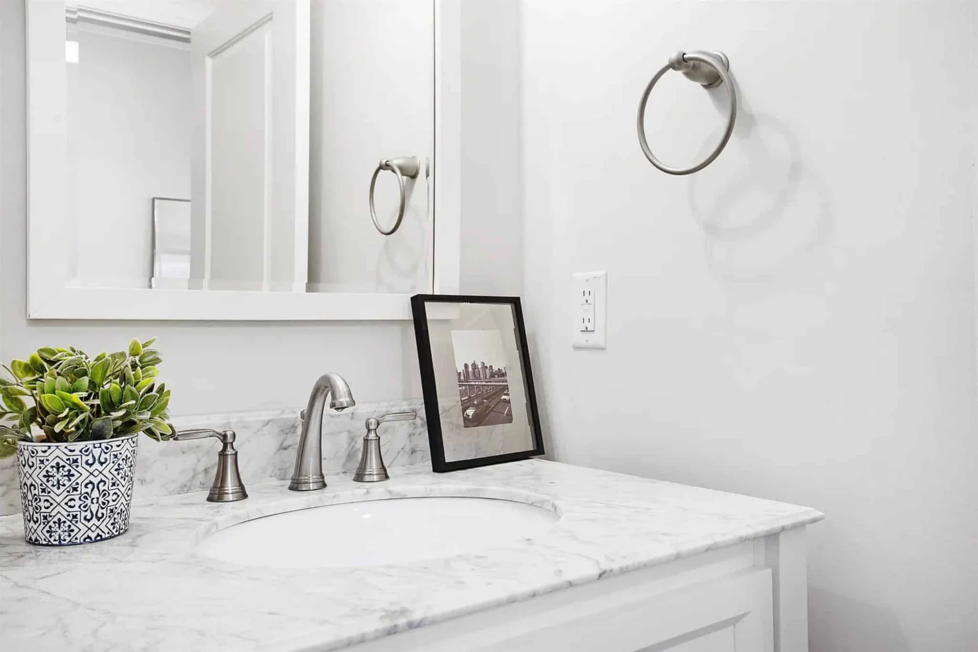 Spacious house Plan with CAD Blueprints & Modern Designs