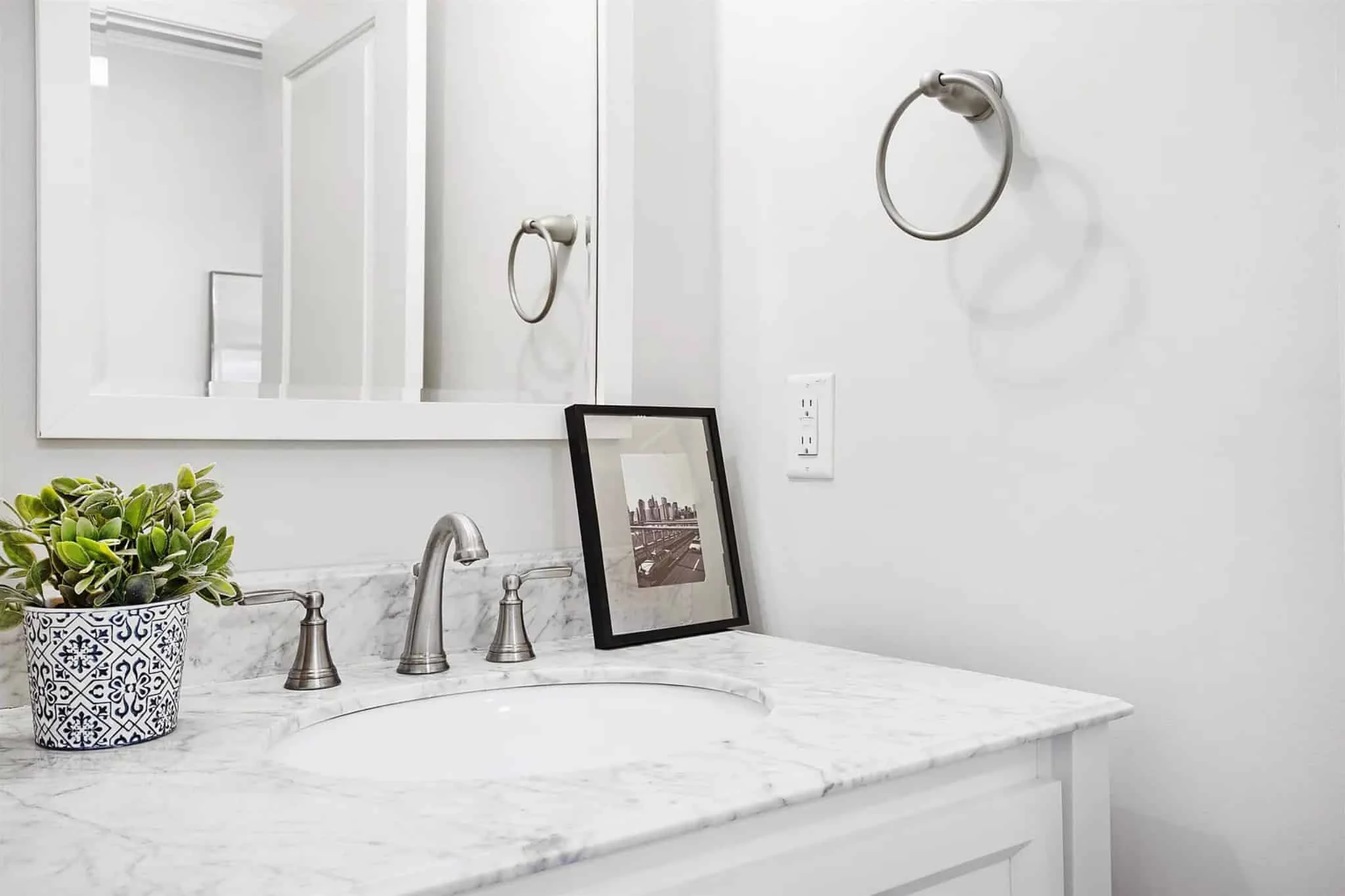 Spacious house Plan with CAD Blueprints & Modern Designs