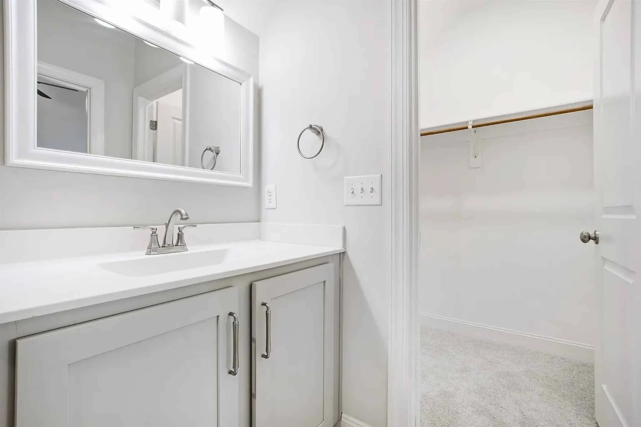 Spacious house Plan with CAD Blueprints & Modern Designs