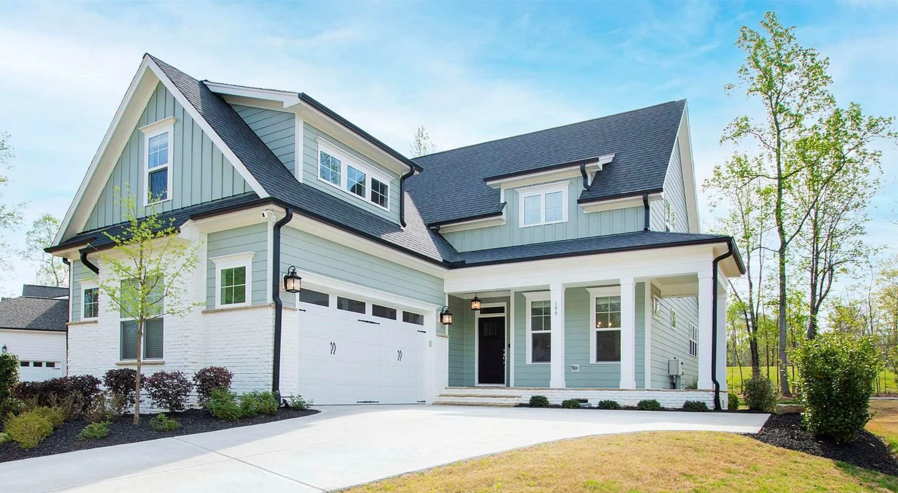 Spacious house Plan with CAD Blueprints & Modern Designs