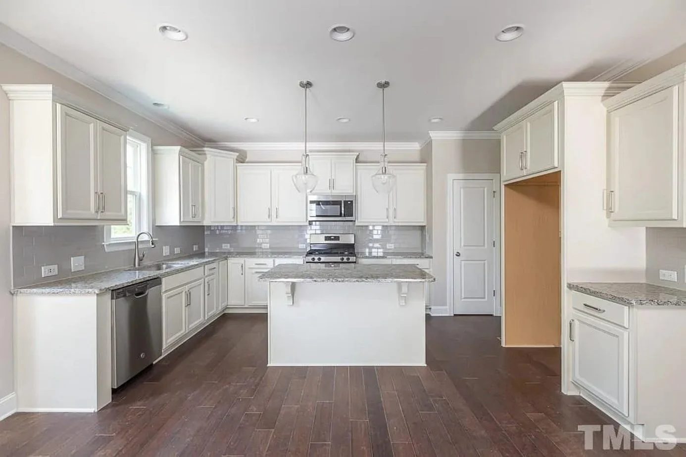 18-1884 HOUSE PLAN - Elegant House Plan with 5 Bedrooms, CAD Designs & Blueprint 11 Elegant house Plan with 5 Bedrooms, CAD Designs & Blueprint