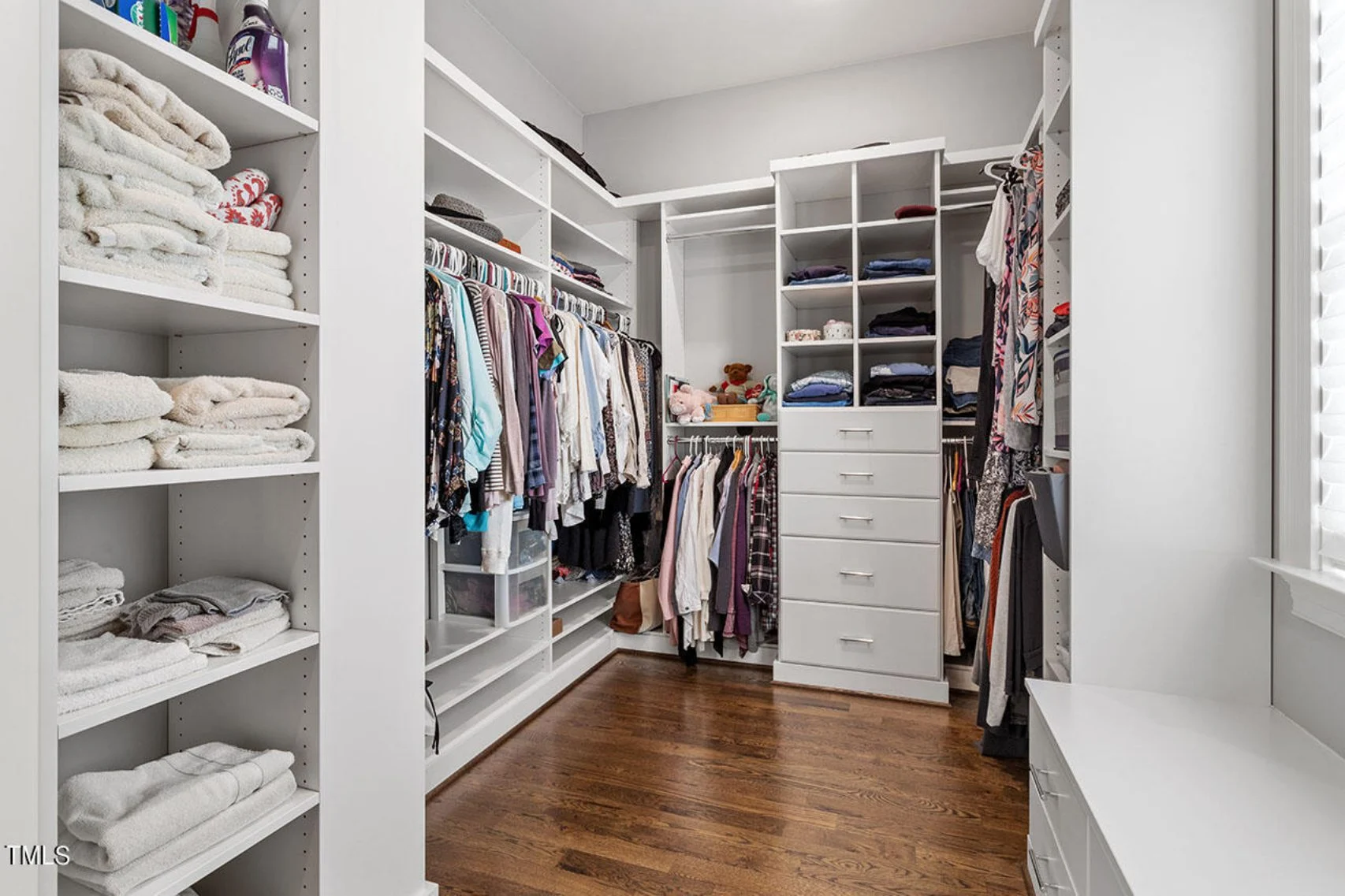 18-1588 HOUSE PLAN - Craftsman Home Plan - 4-Bed, 3.5-Bath, 3,231 SF 18 Craftsman house Plan with Detailed Floor Blueprint Designs