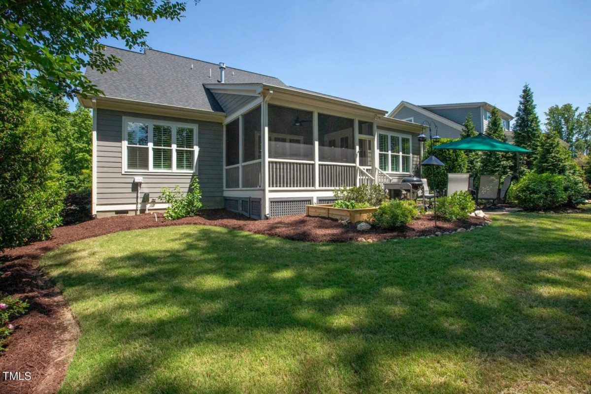 Elegant Craftsman house Plan with Spacious Floor Designs