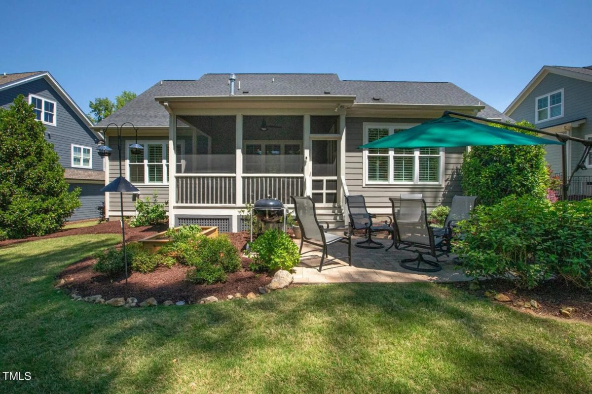 Elegant Craftsman house Plan with Spacious Floor Designs