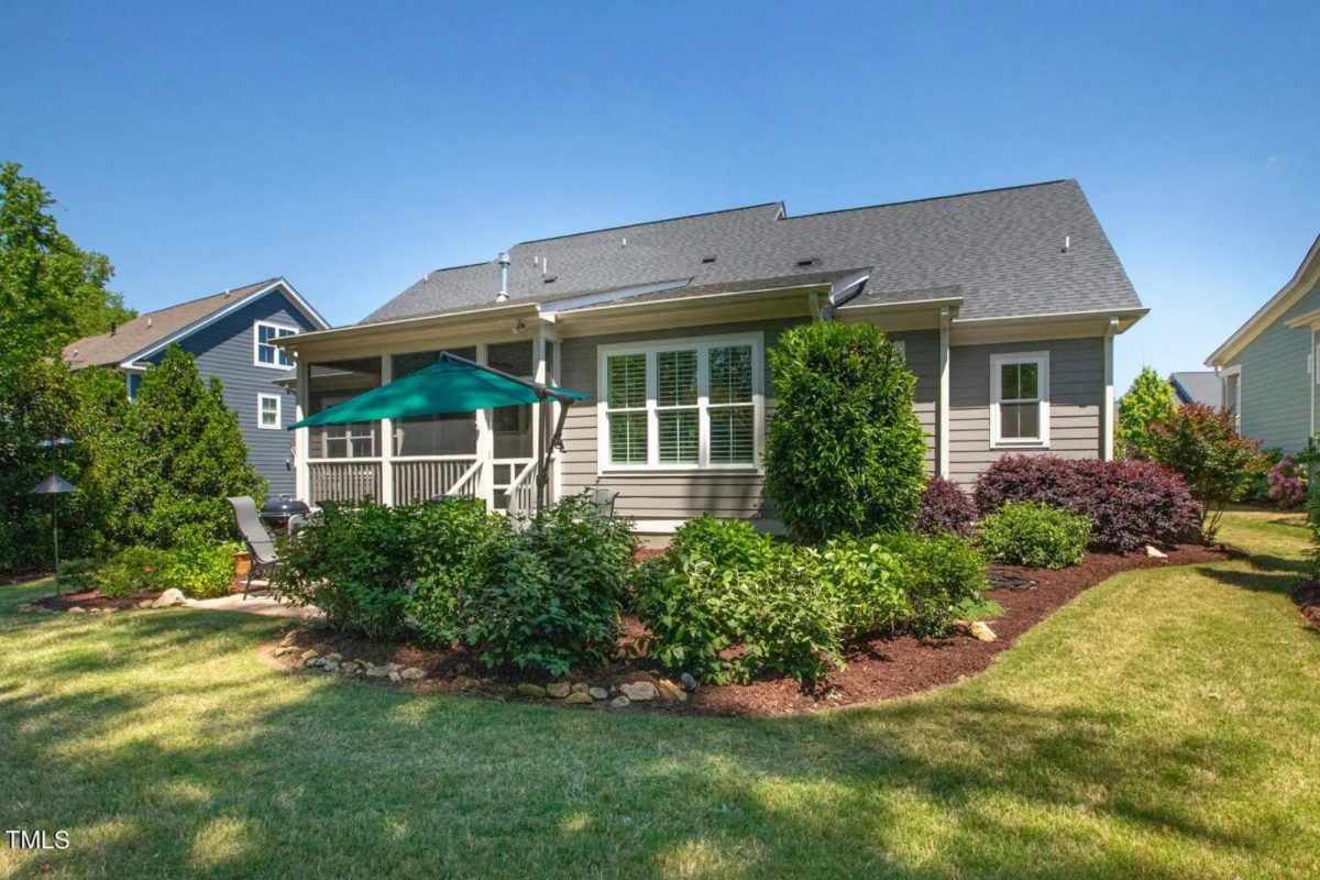 Elegant Craftsman house Plan with Spacious Floor Designs