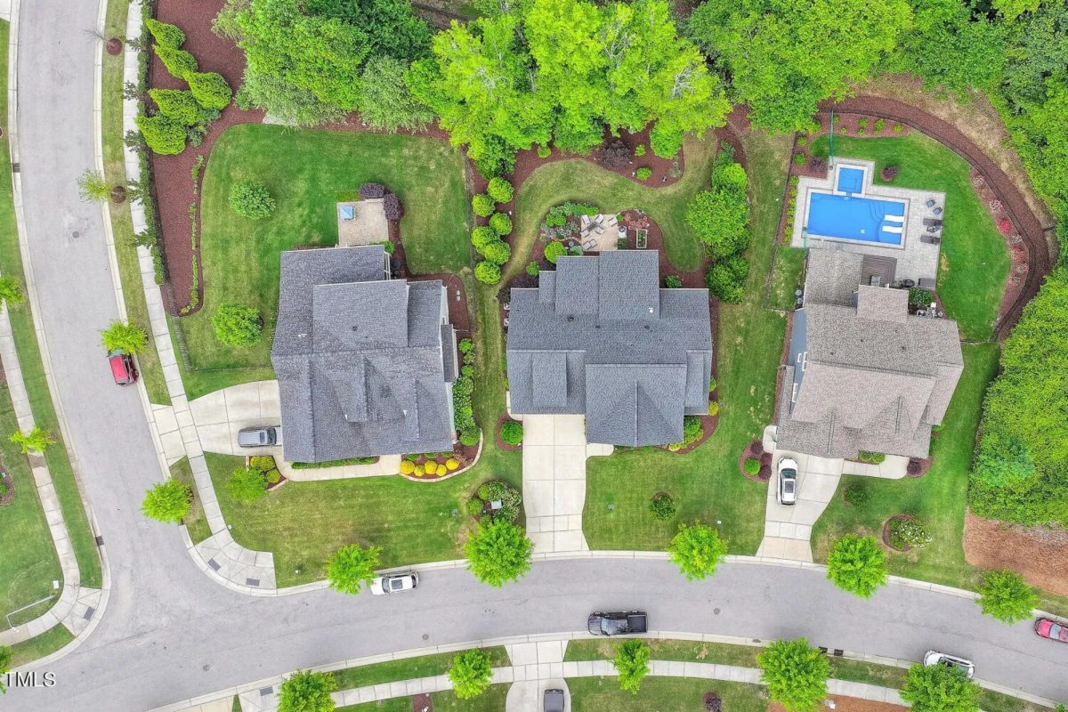 Elegant Craftsman house Plan with Spacious Floor Designs