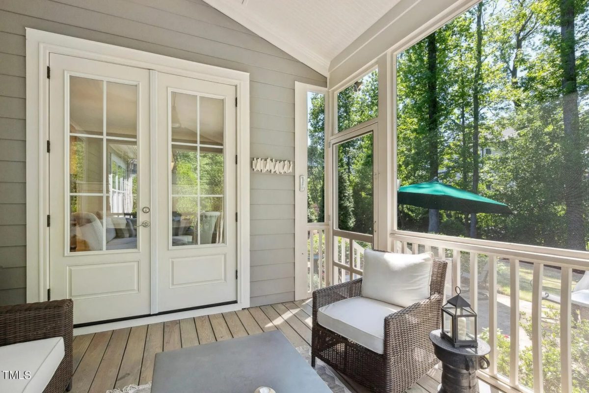 Elegant Craftsman house Plan with Spacious Floor Designs