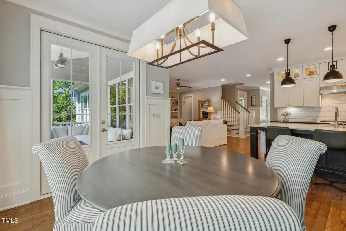 Elegant Craftsman house Plan with Spacious Floor Designs