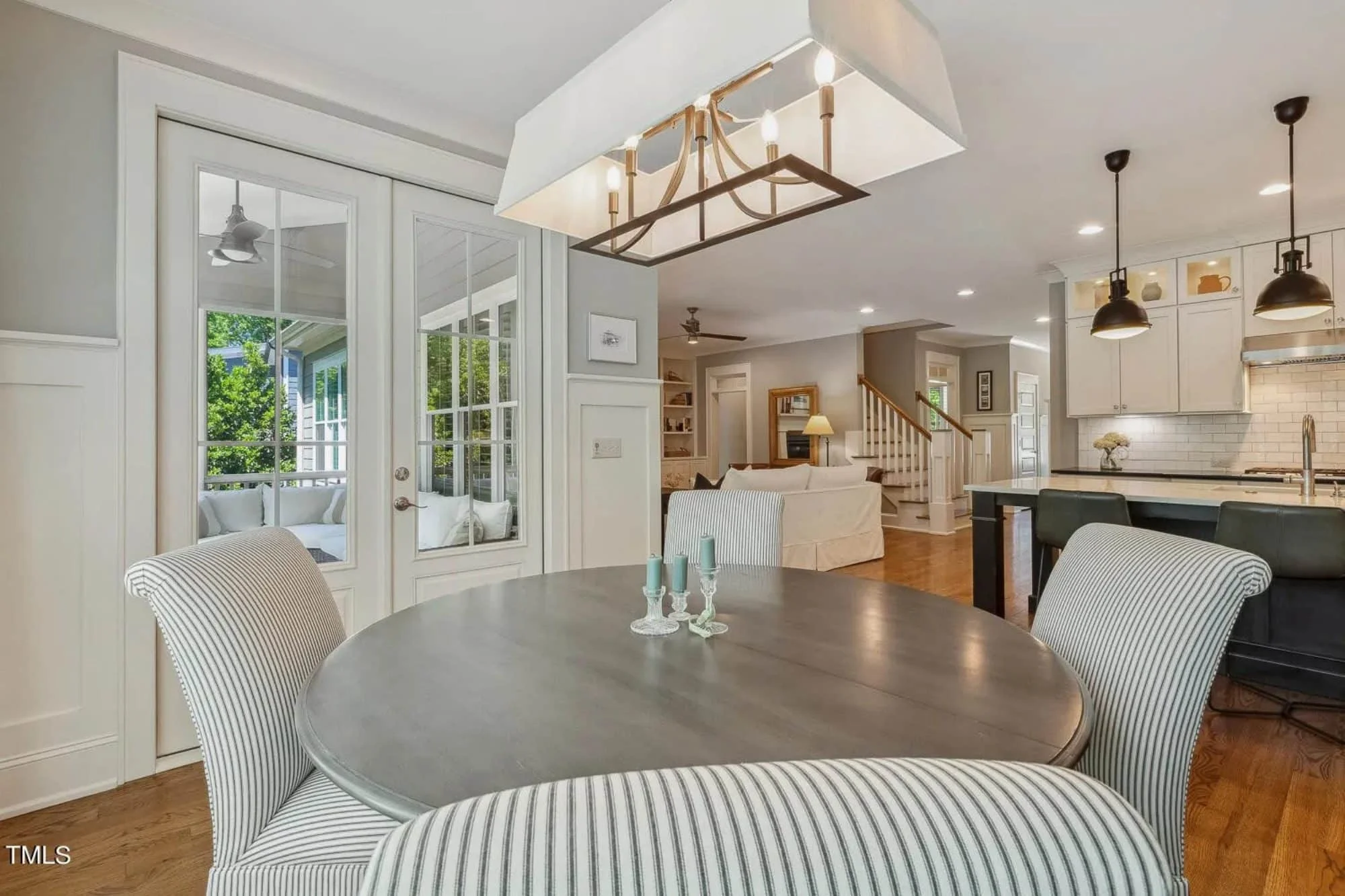 Elegant Craftsman house Plan with Spacious Floor Designs