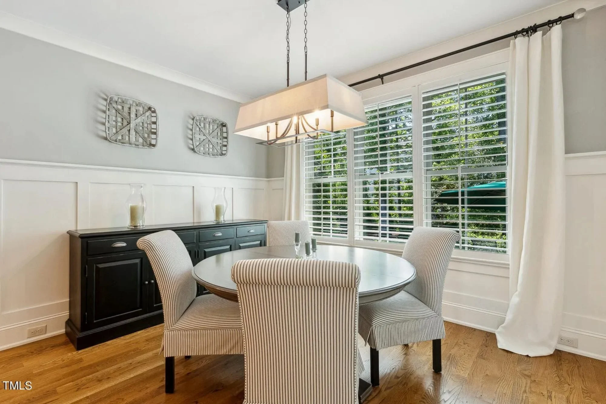 Elegant Craftsman house Plan with Spacious Floor Designs