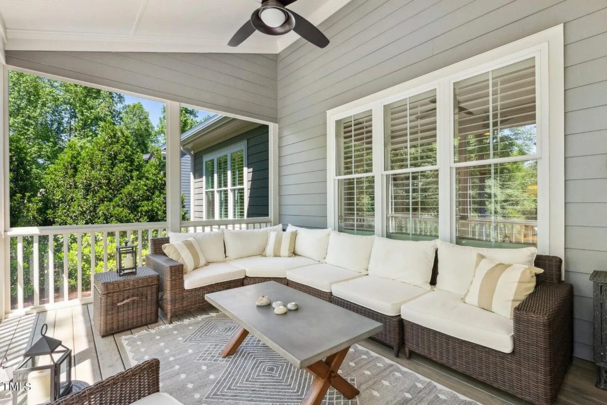 Elegant Craftsman house Plan with Spacious Floor Designs