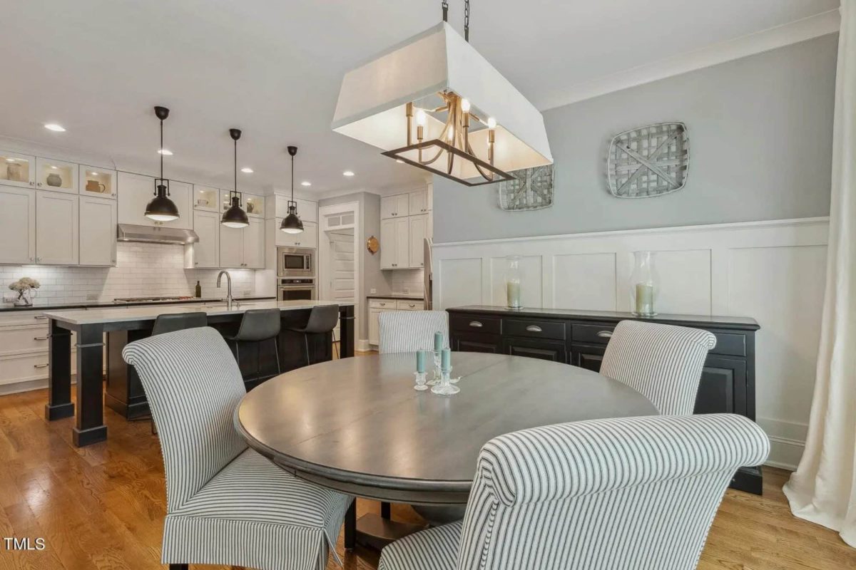 Elegant Craftsman house Plan with Spacious Floor Designs