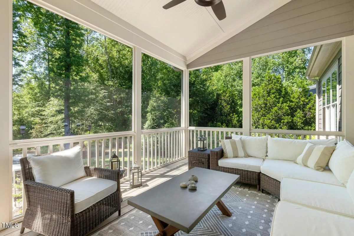 Elegant Craftsman house Plan with Spacious Floor Designs