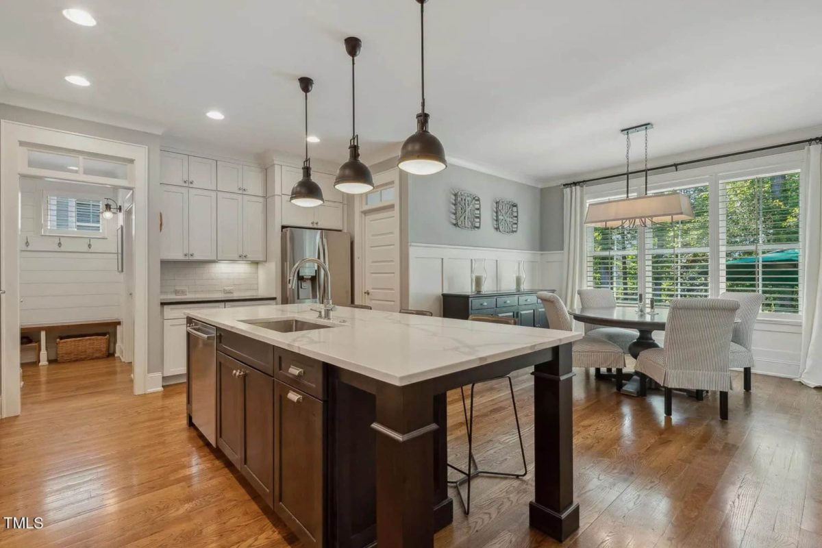 Elegant Craftsman house Plan with Spacious Floor Designs