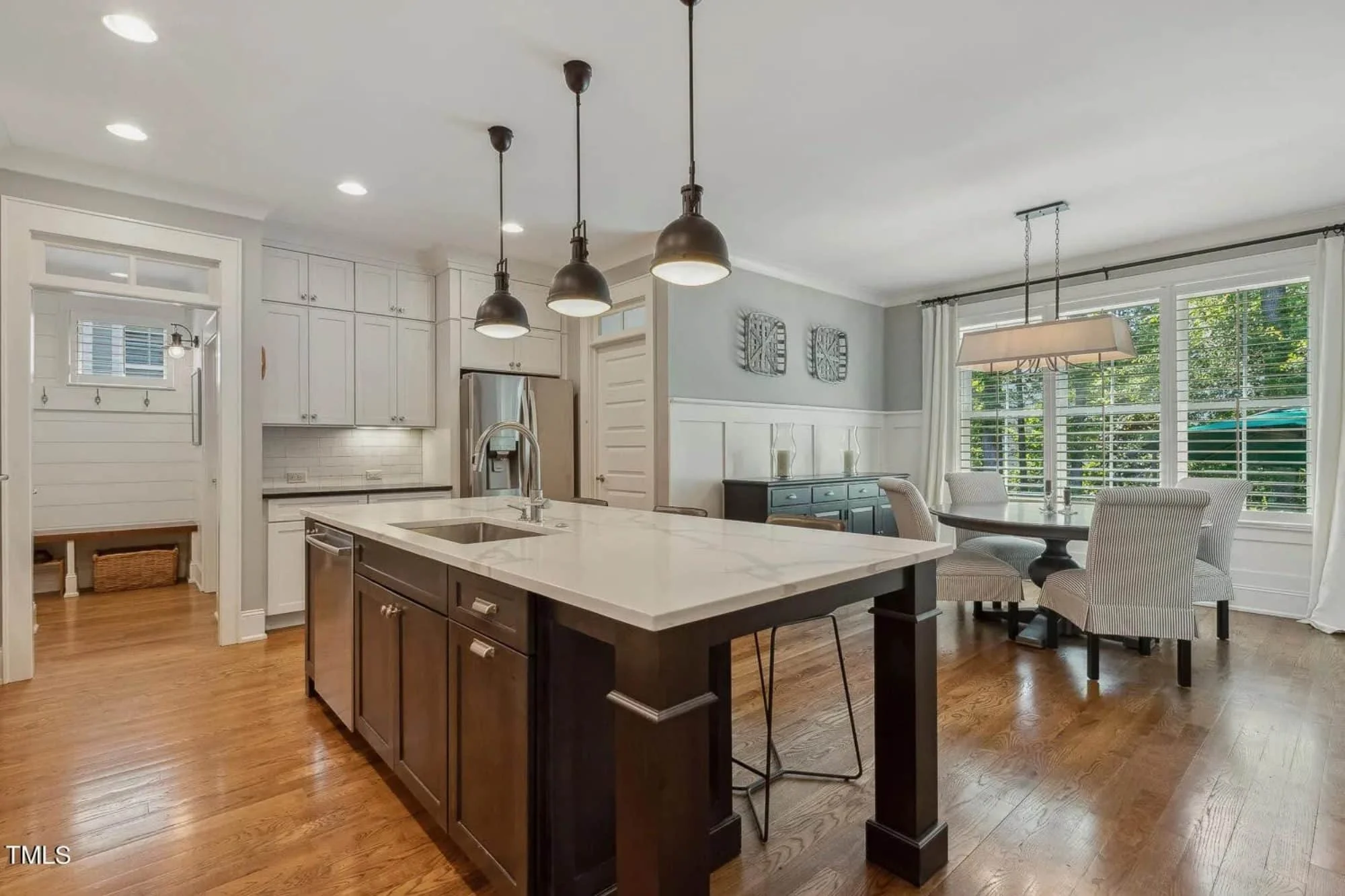 Elegant Craftsman house Plan with Spacious Floor Designs