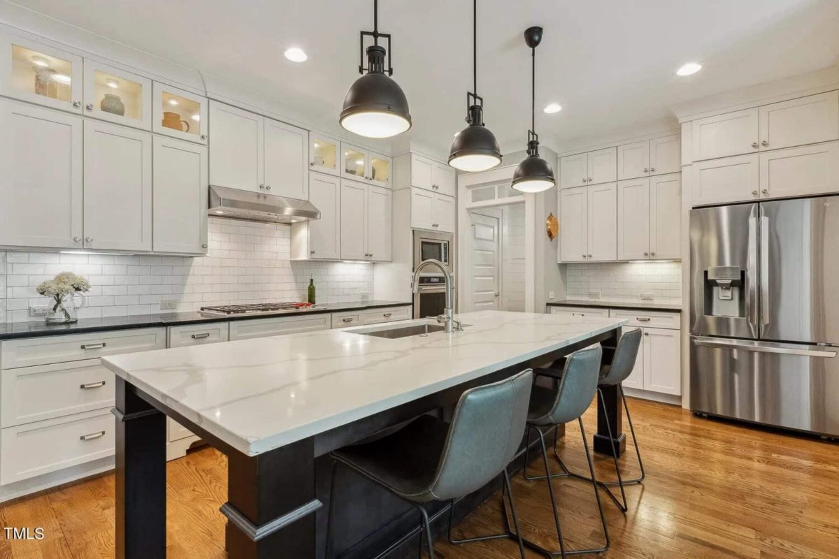 Elegant Craftsman house Plan with Spacious Floor Designs