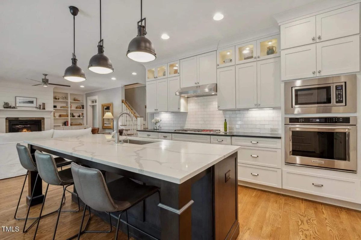 Elegant Craftsman house Plan with Spacious Floor Designs