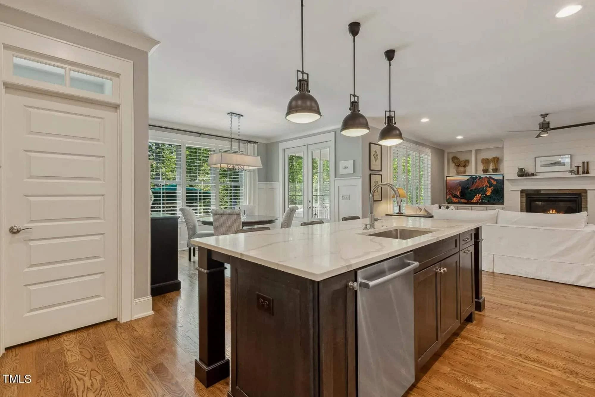 Elegant Craftsman house Plan with Spacious Floor Designs