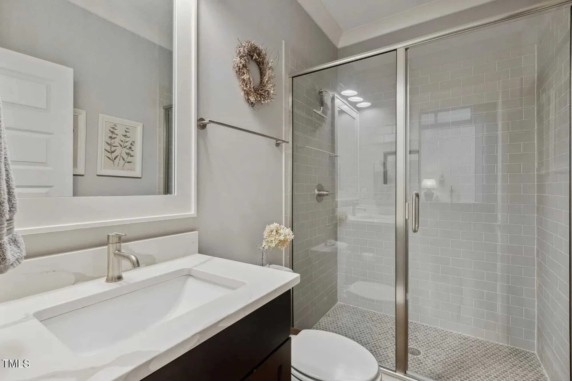 Elegant Craftsman house Plan with Spacious Floor Designs