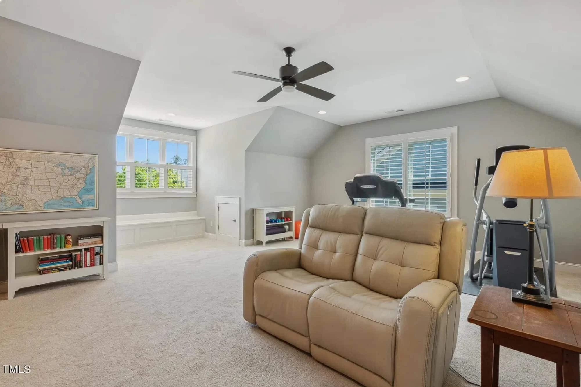 Elegant Craftsman house Plan with Spacious Floor Designs