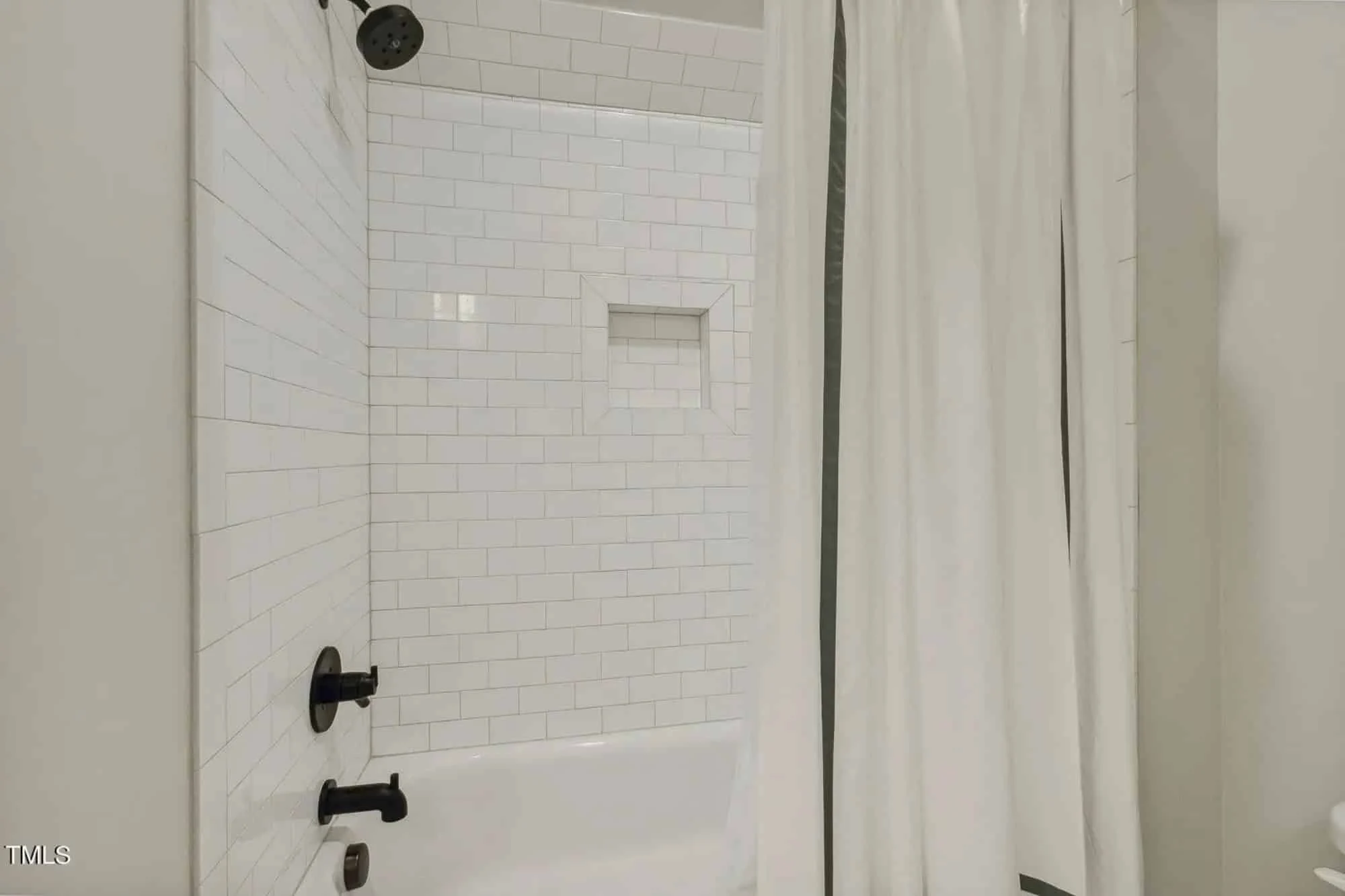 Elegant Craftsman house Plan with Spacious Floor Designs