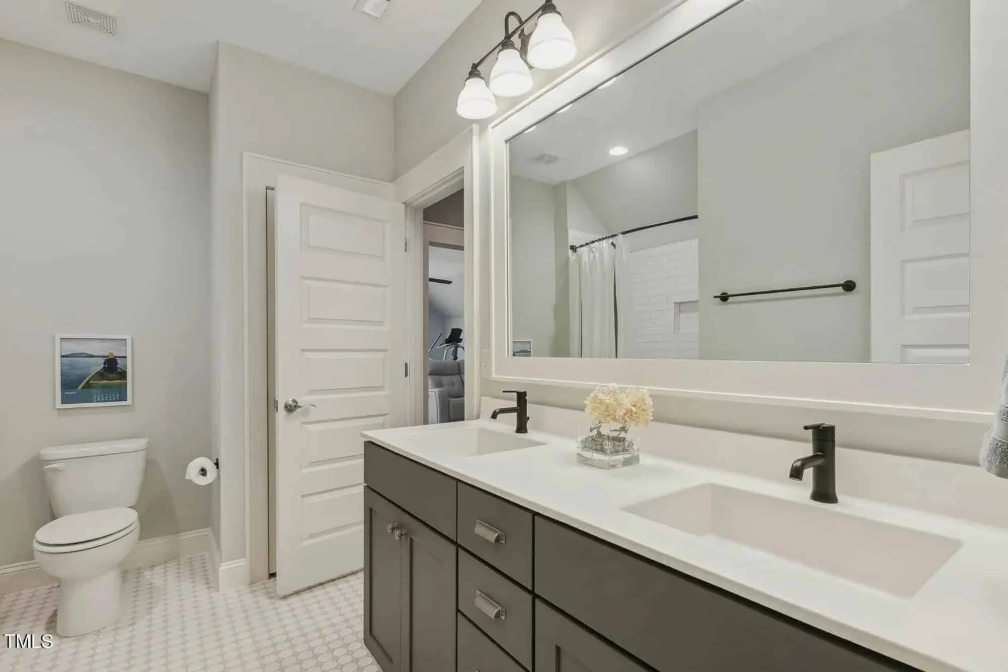 Elegant Craftsman house Plan with Spacious Floor Designs