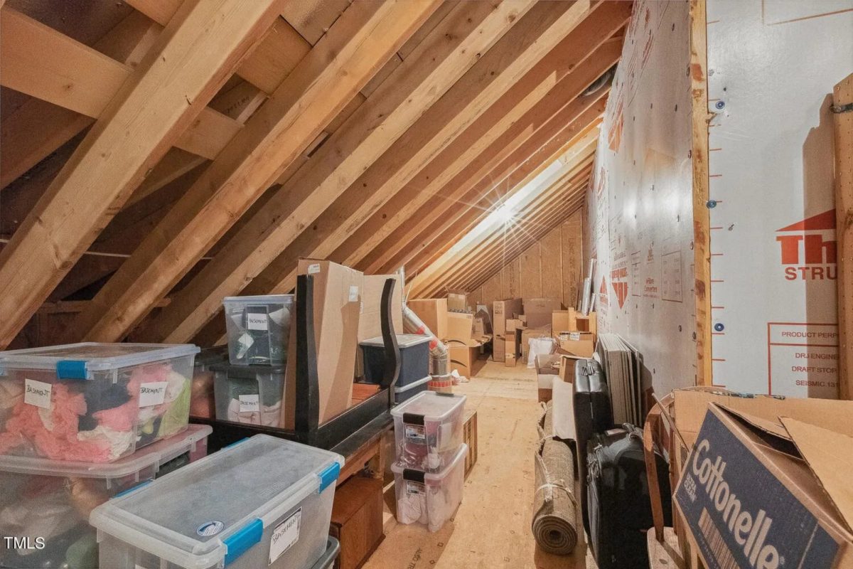 Elegant Craftsman house Plan with Spacious Floor Designs