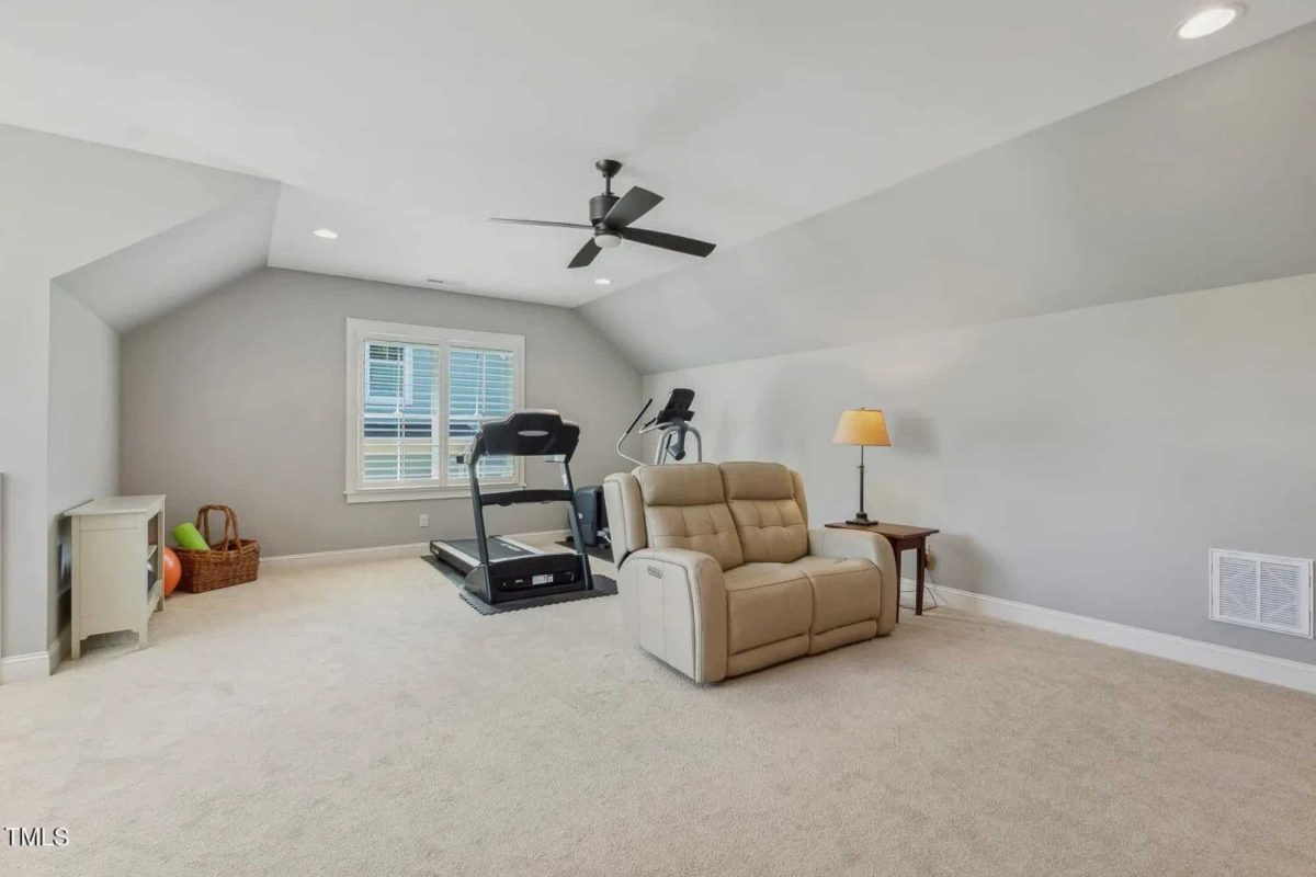 Elegant Craftsman house Plan with Spacious Floor Designs