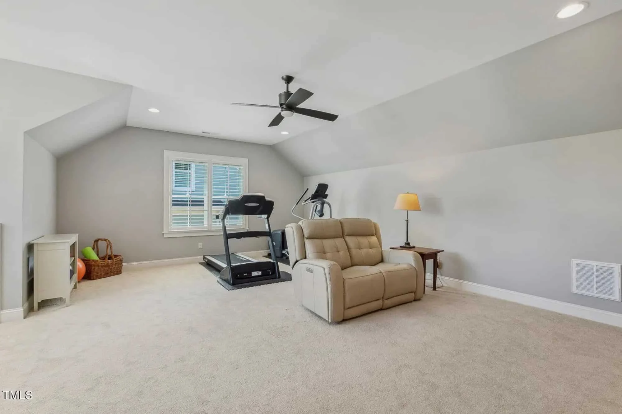 Elegant Craftsman house Plan with Spacious Floor Designs