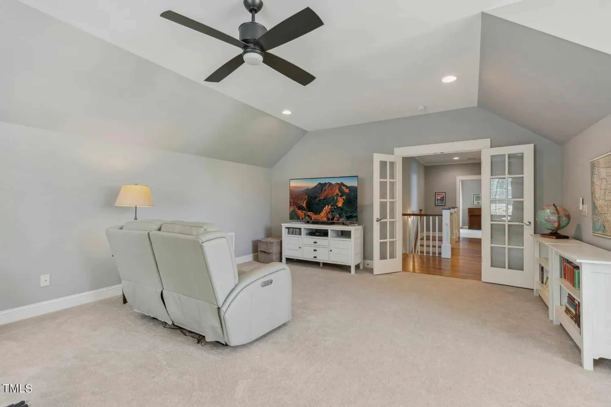 Elegant Craftsman house Plan with Spacious Floor Designs