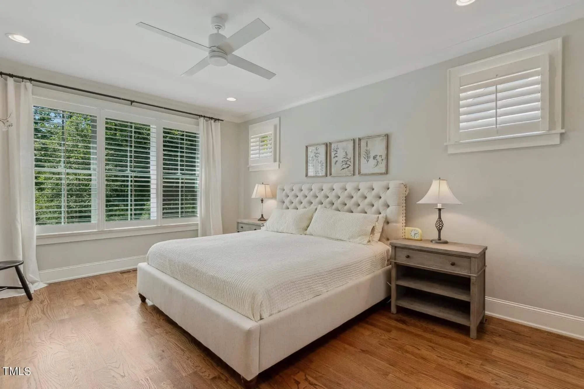 Elegant Craftsman house Plan with Spacious Floor Designs