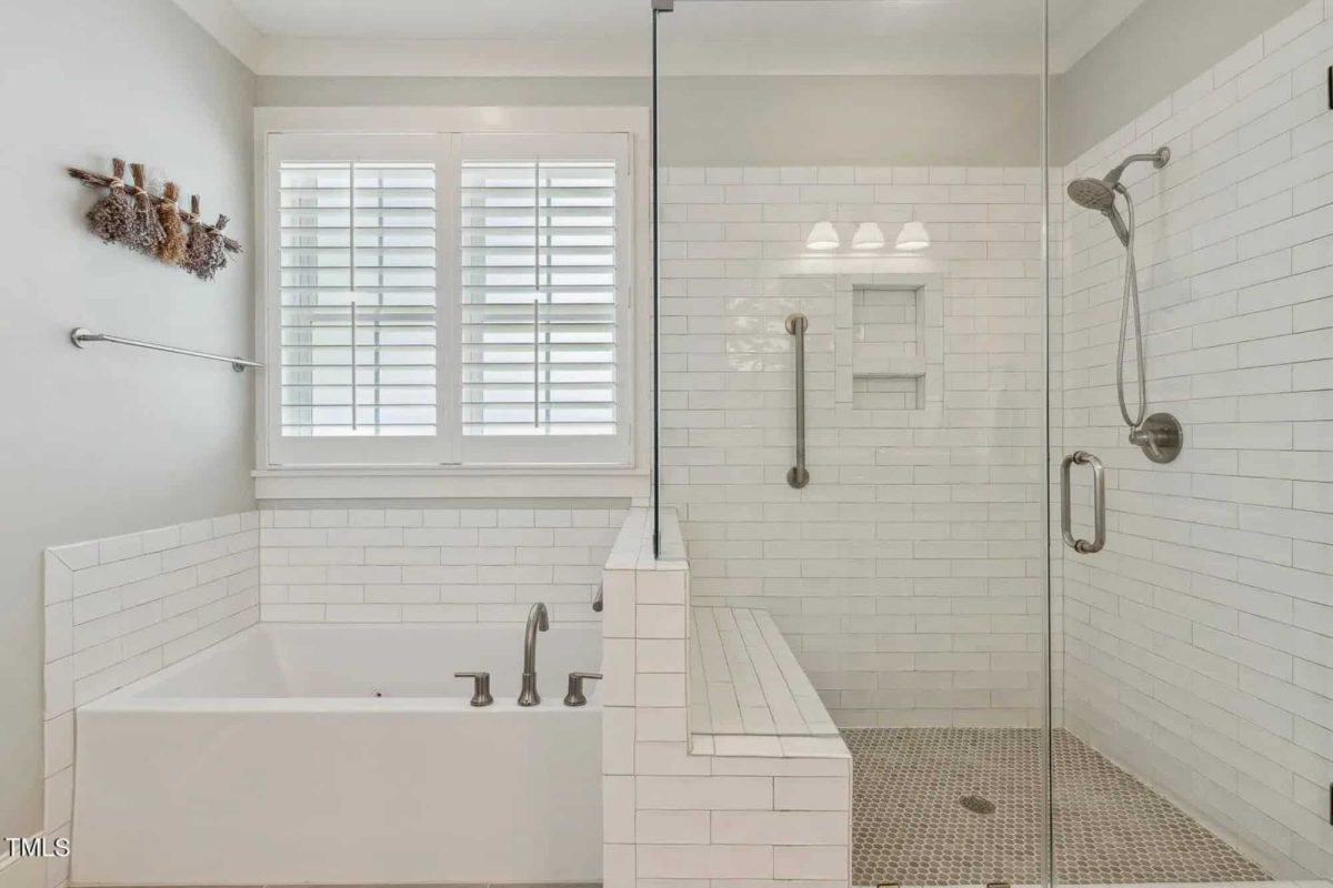 Elegant Craftsman house Plan with Spacious Floor Designs