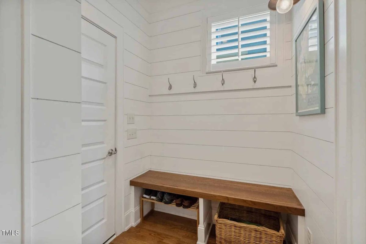 Elegant Craftsman house Plan with Spacious Floor Designs