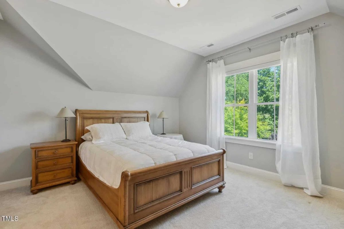 Elegant Craftsman house Plan with Spacious Floor Designs