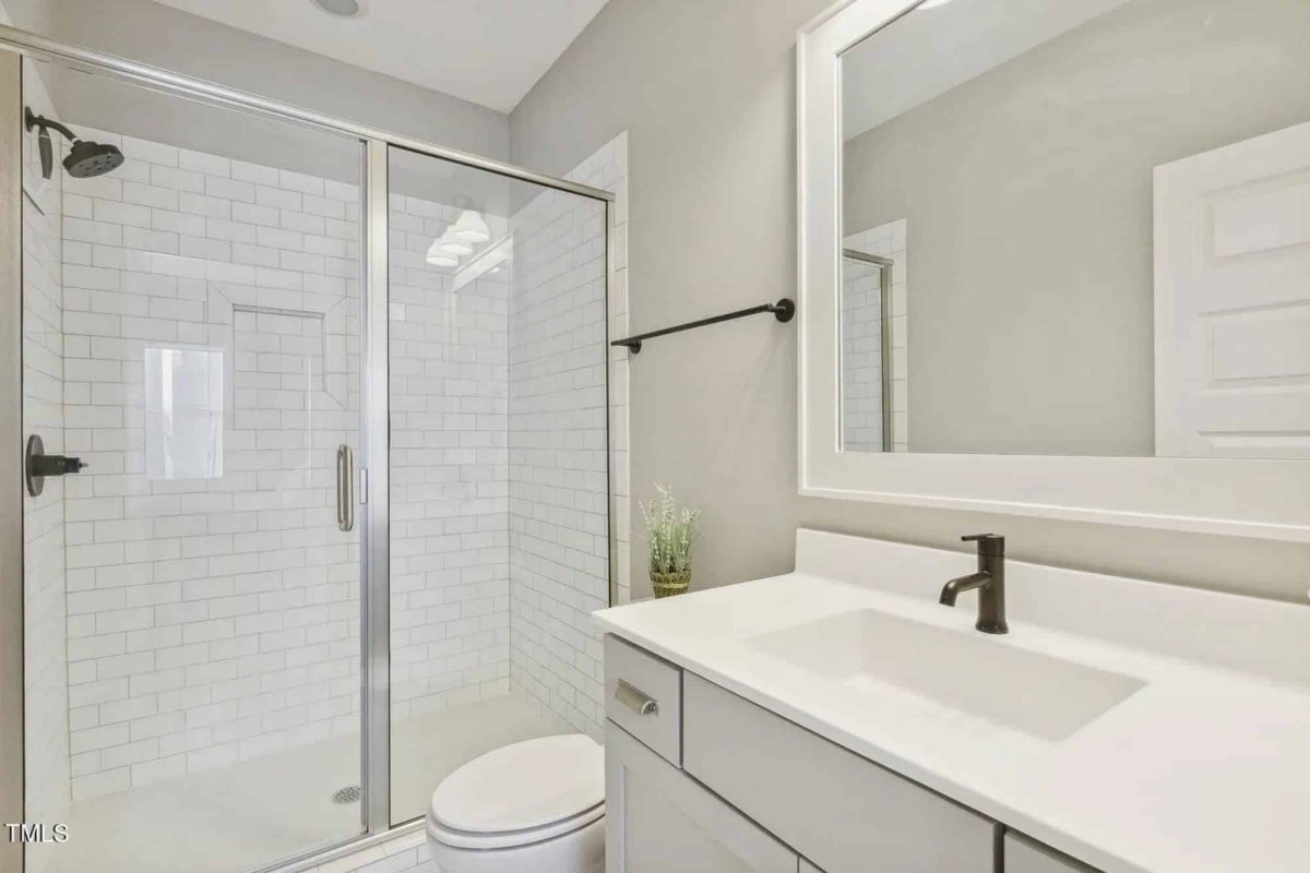 Elegant Craftsman house Plan with Spacious Floor Designs