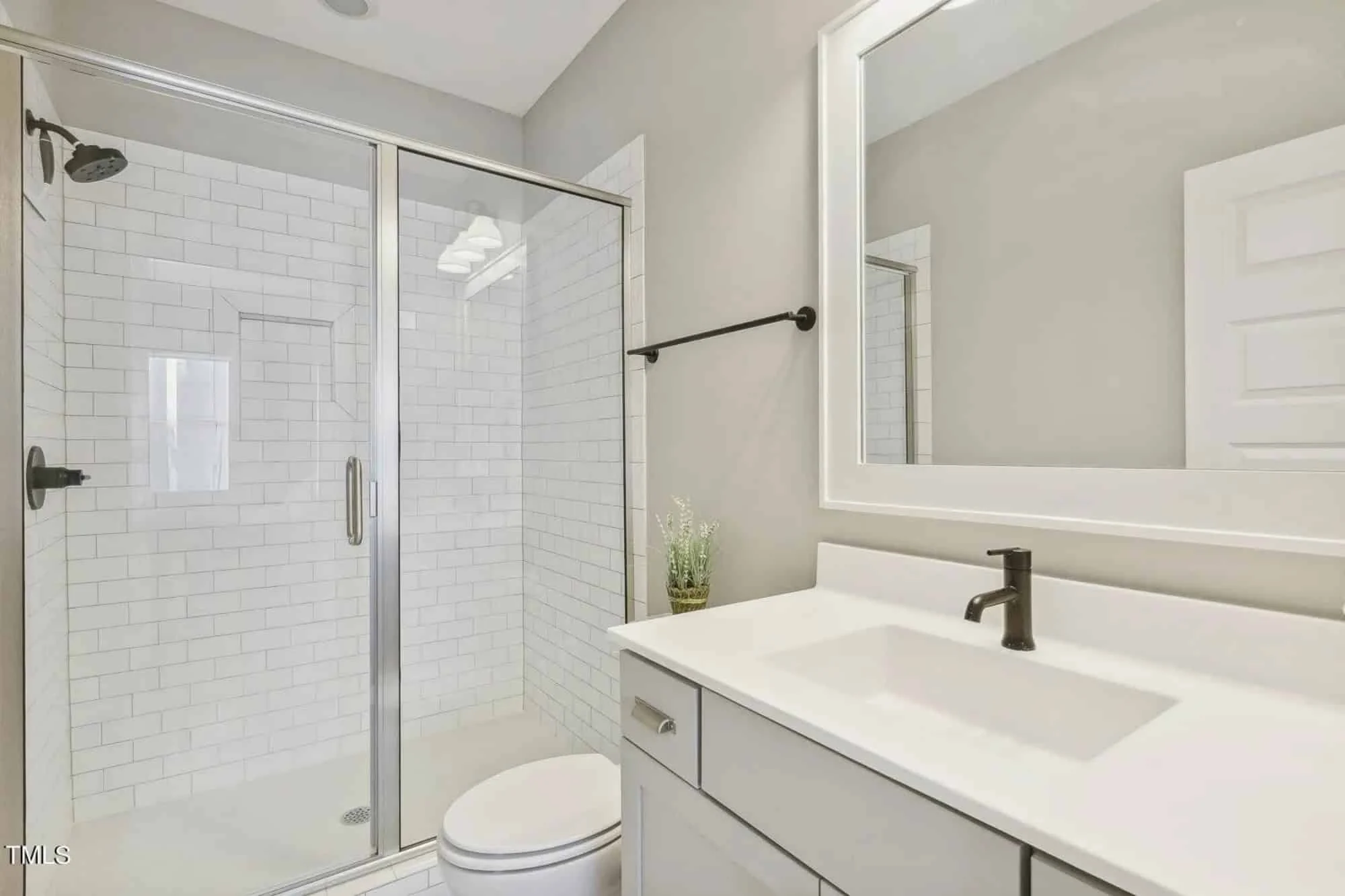 Elegant Craftsman house Plan with Spacious Floor Designs