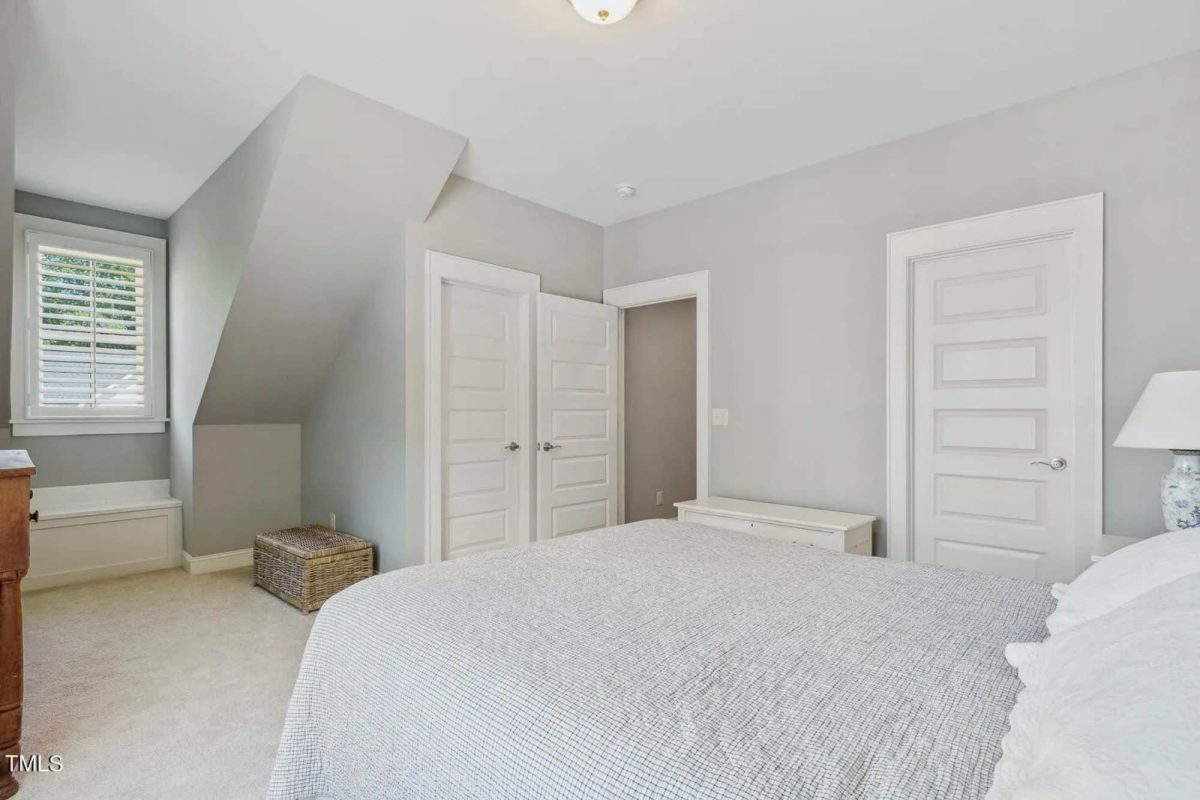 Elegant Craftsman house Plan with Spacious Floor Designs