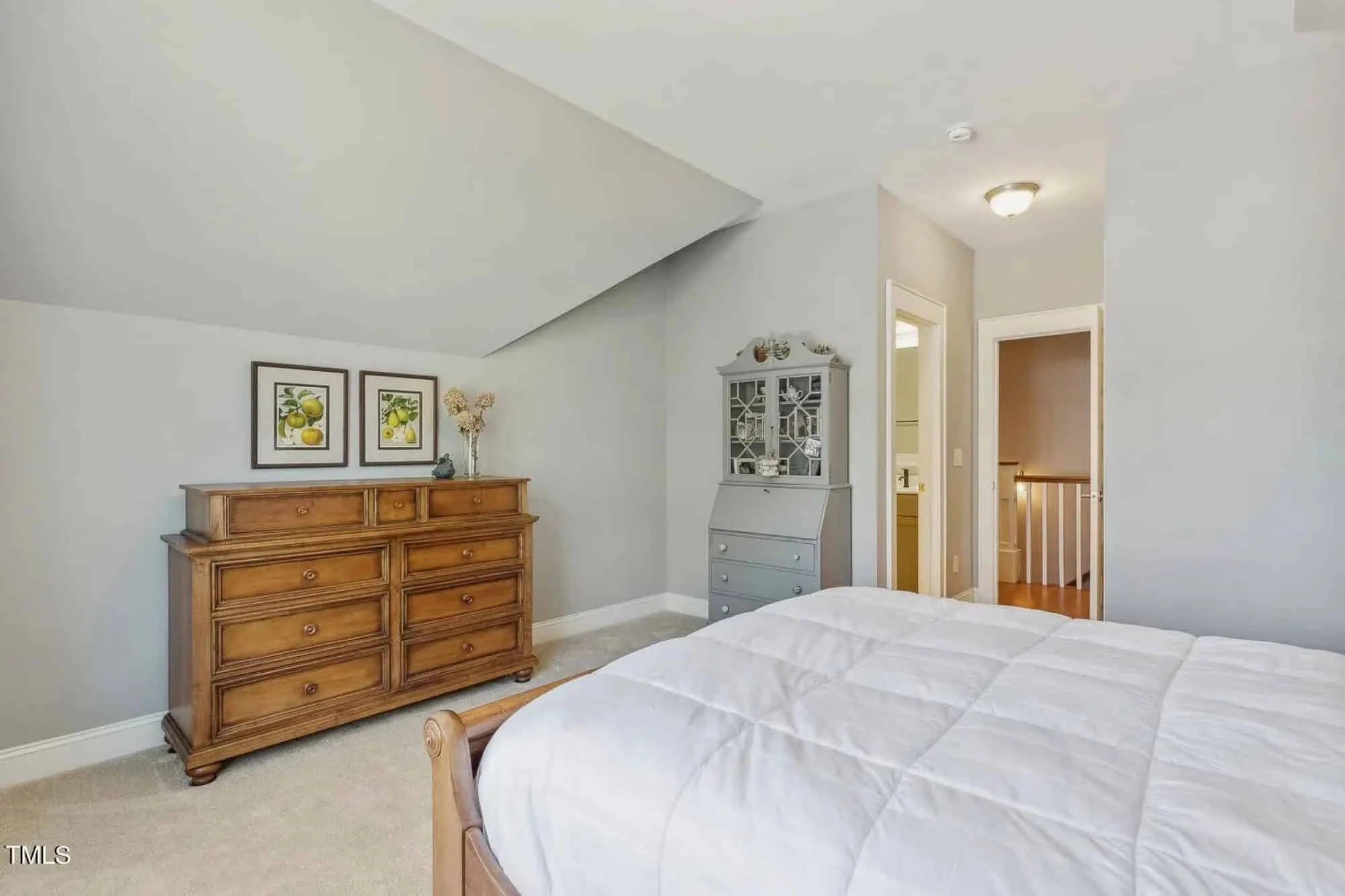 Elegant Craftsman house Plan with Spacious Floor Designs