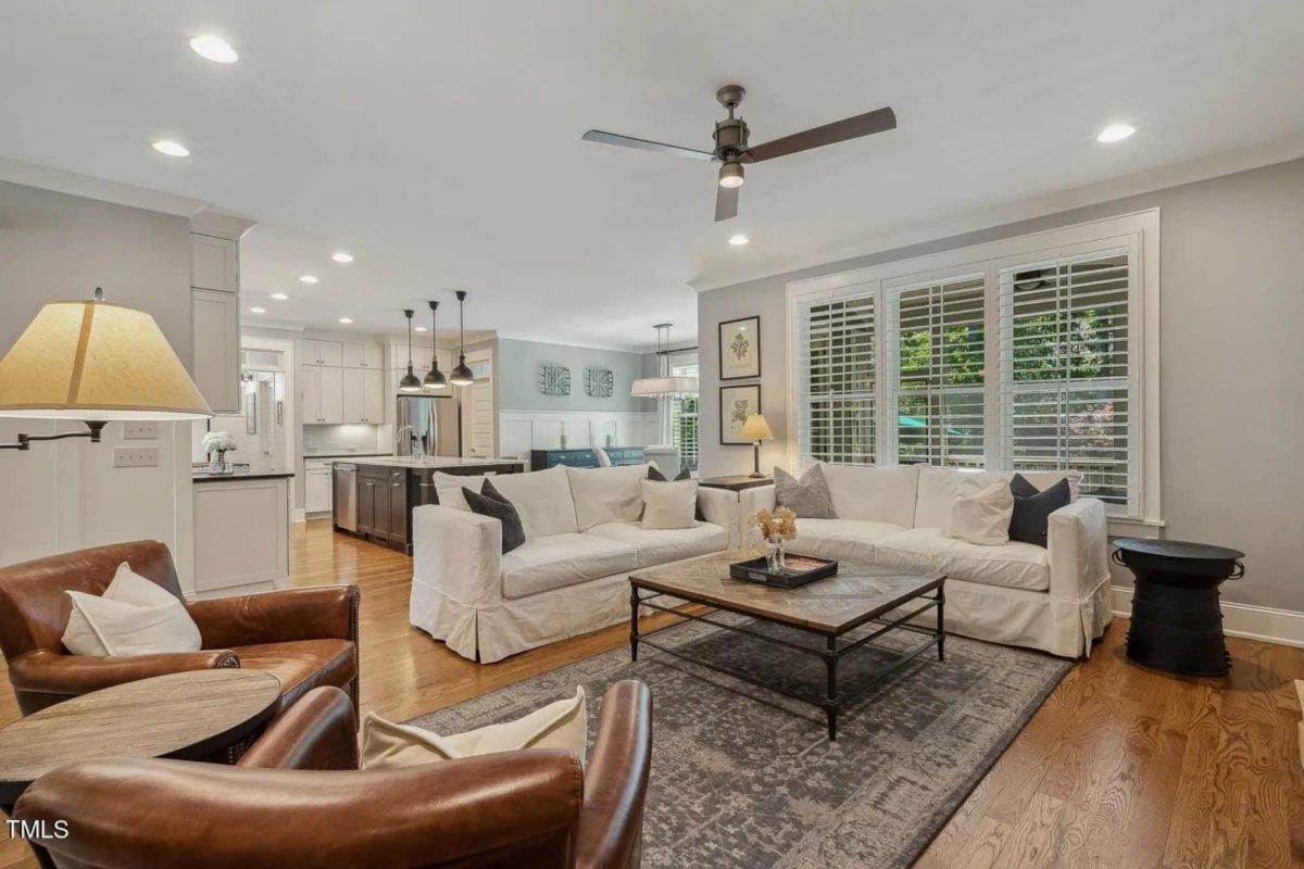 Elegant Craftsman house Plan with Spacious Floor Designs