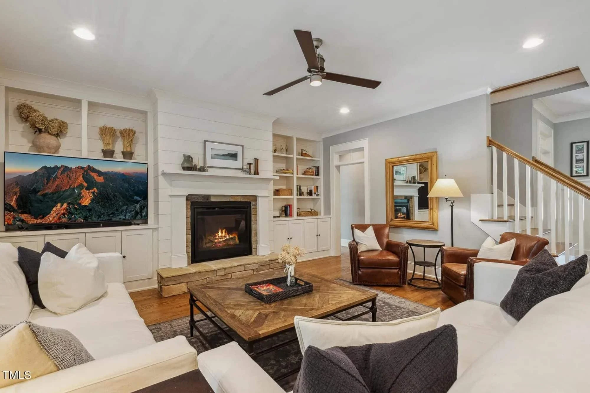 Elegant Craftsman house Plan with Spacious Floor Designs