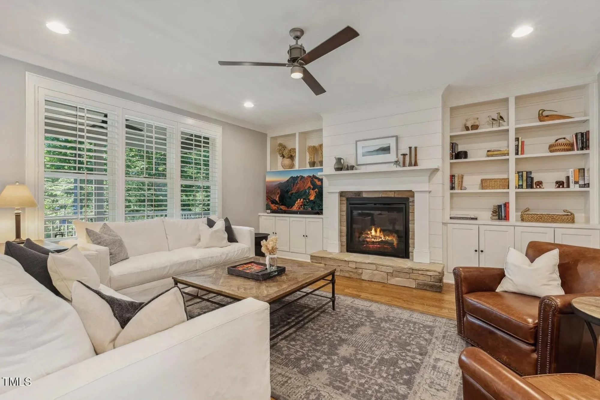 Elegant Craftsman house Plan with Spacious Floor Designs