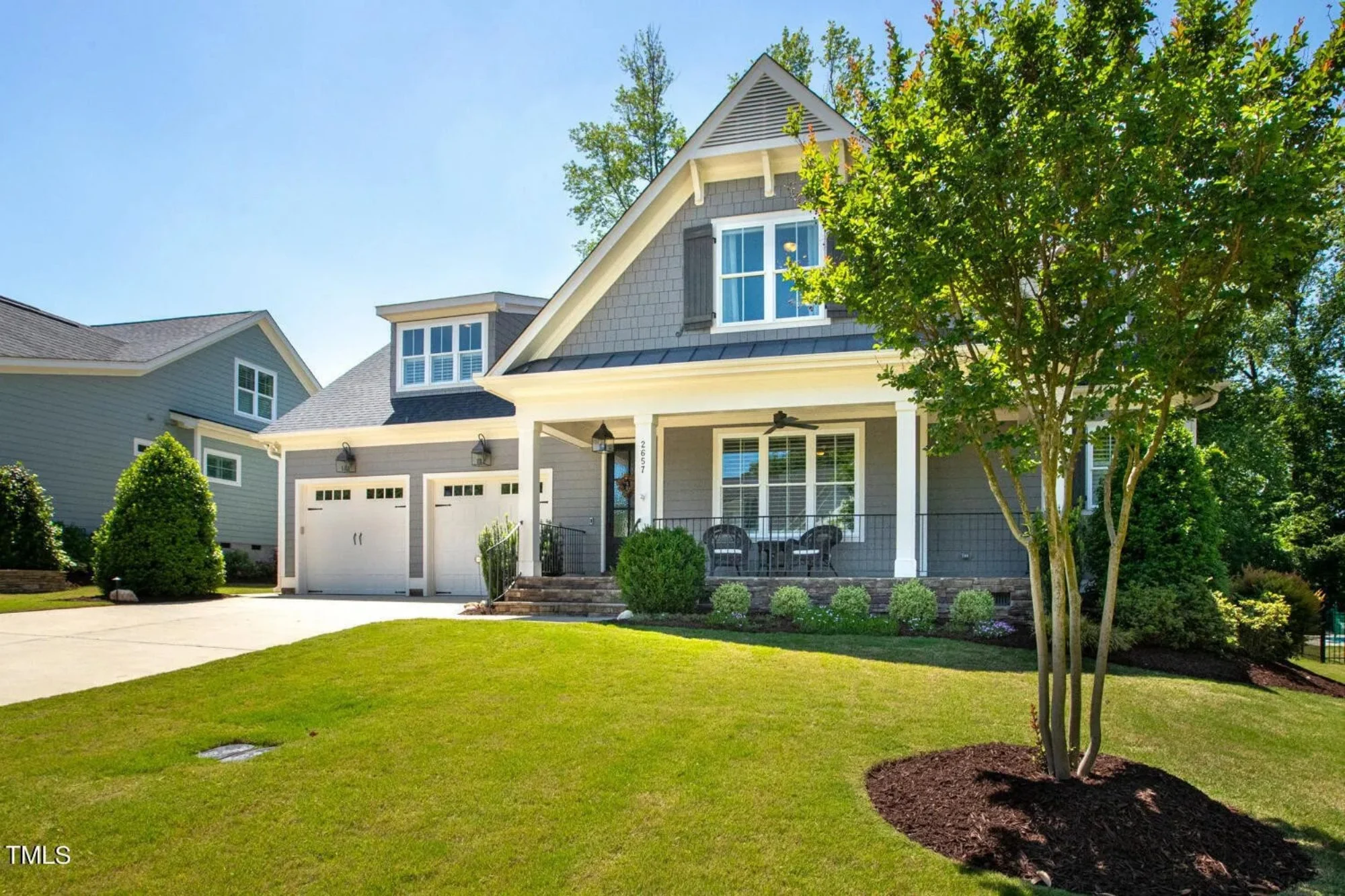 Elegant Craftsman house Plan with Spacious Floor Designs