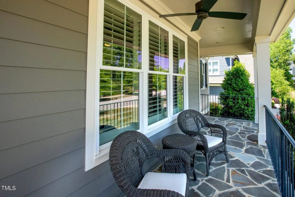 Elegant Craftsman house Plan with Spacious Floor Designs