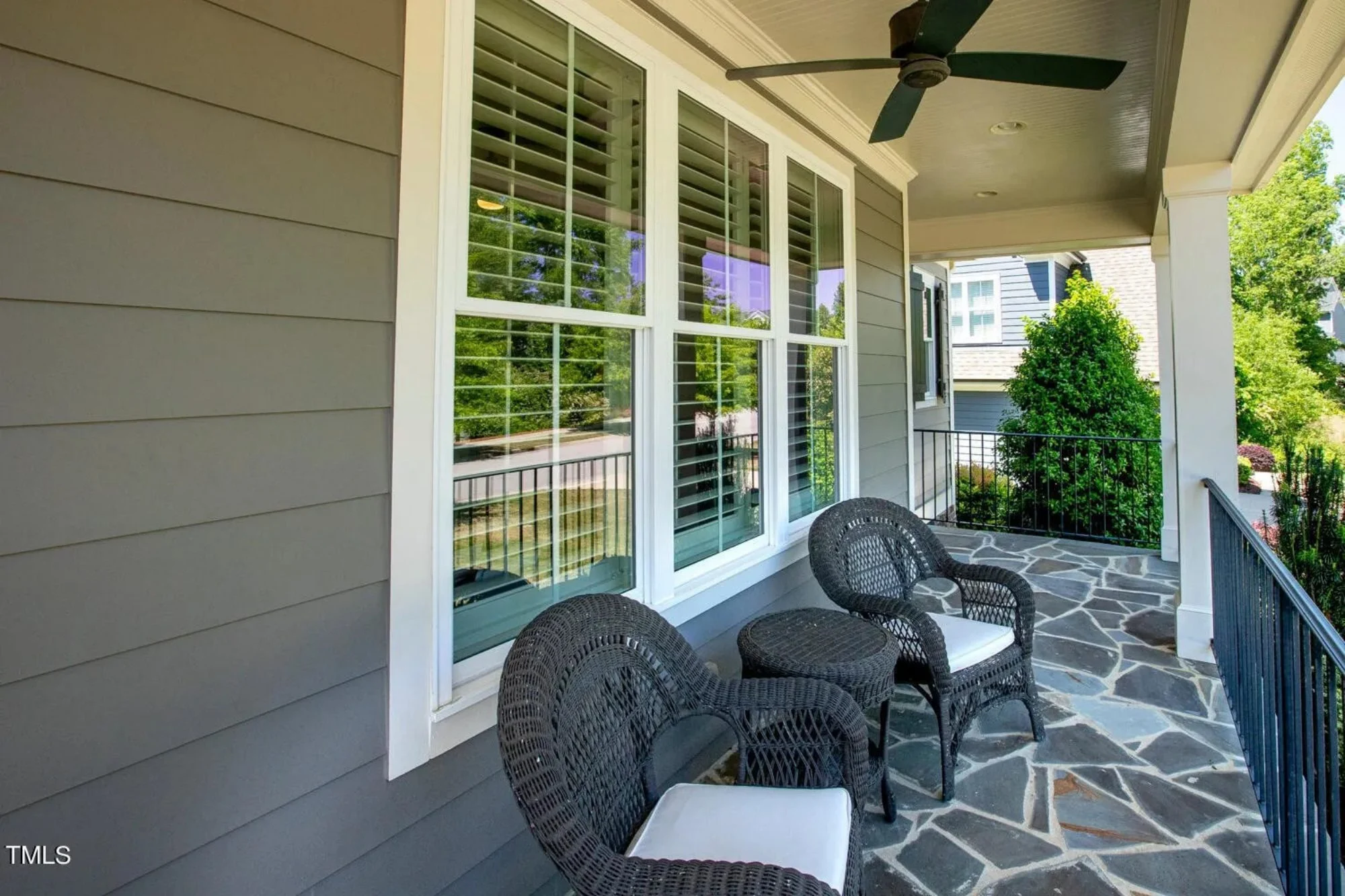 Elegant Craftsman house Plan with Spacious Floor Designs