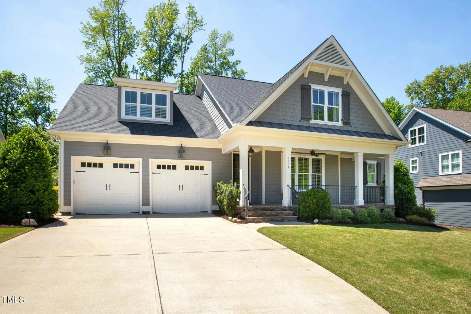 Elegant Craftsman house Plan with Spacious Floor Designs