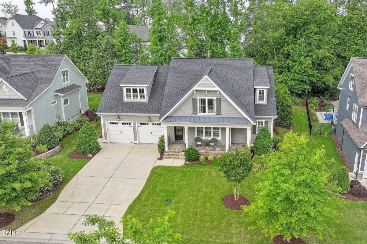 Elegant Craftsman house Plan with Spacious Floor Designs