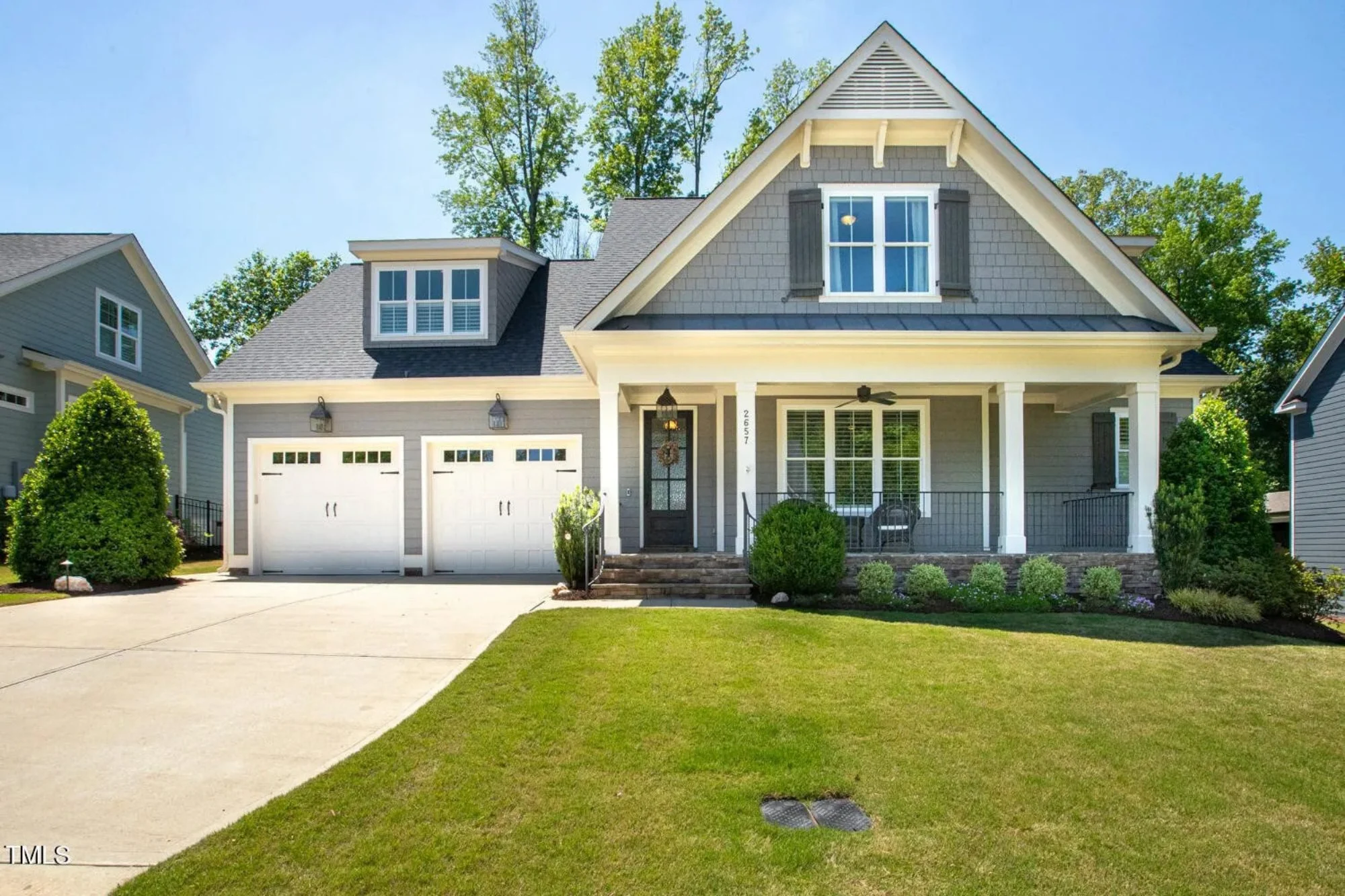 Elegant Craftsman house Plan with Spacious Floor Designs