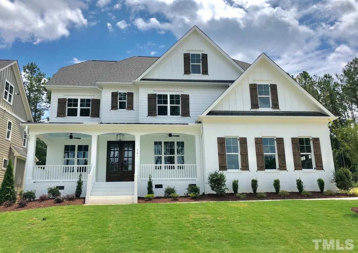 Charming Colonial Farmhouse house Plan with Spacious Floor Designs