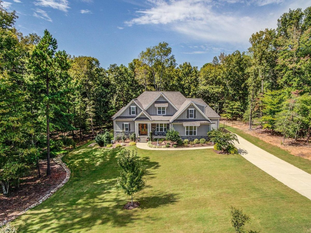 Spacious house Plan with Open Floor Plan and Unique Designs