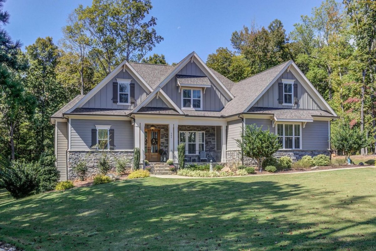 Spacious house Plan with Open Floor Plan and Unique Designs